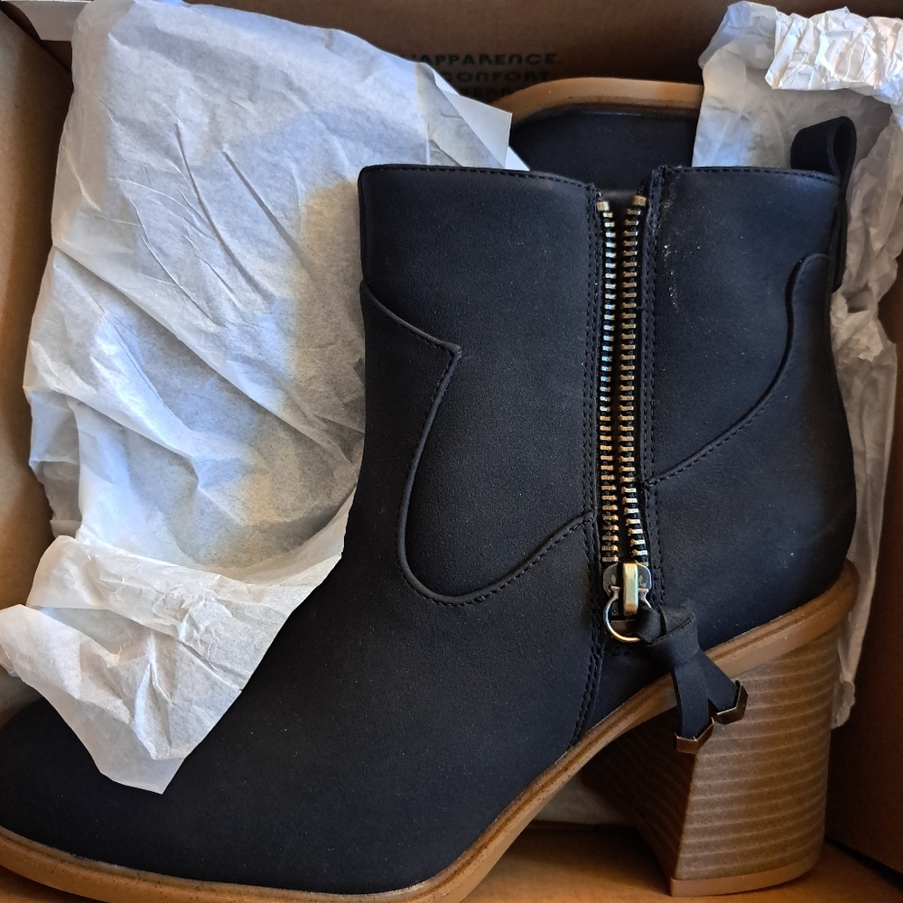 Dr. Scholls leather zip up booties